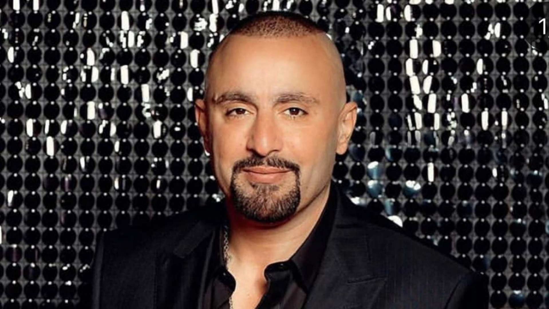 شاهدوا: النجم  "أحمد السقا" وزوجته يبدآن العزل ويجريان الكشف الطبي بعد إصابة دينا حويدق بكورونا