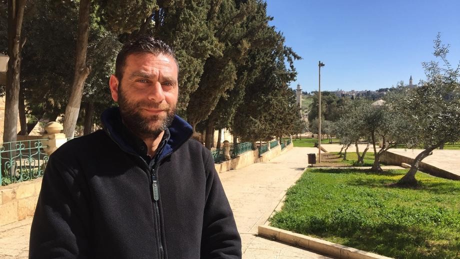 الاحتلال يبعد الحارس عصام نجيب عن الأقصى لمدة 5 أشهر