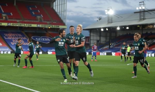 بالصور: بيرنلي يهزم كريستال بالاس في صراع المنطقة الدافئة