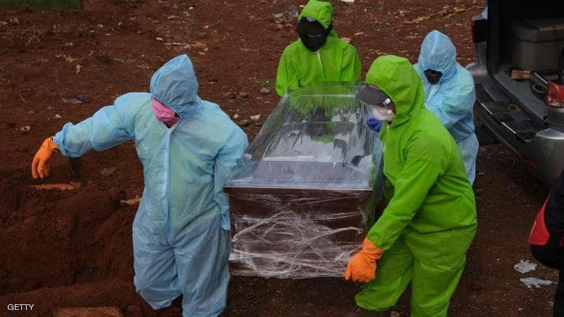 مأساة بـ"المقبرة".. خطفوا جثة المتوفي بـ"كورونا" وأعادوها للثلاجة