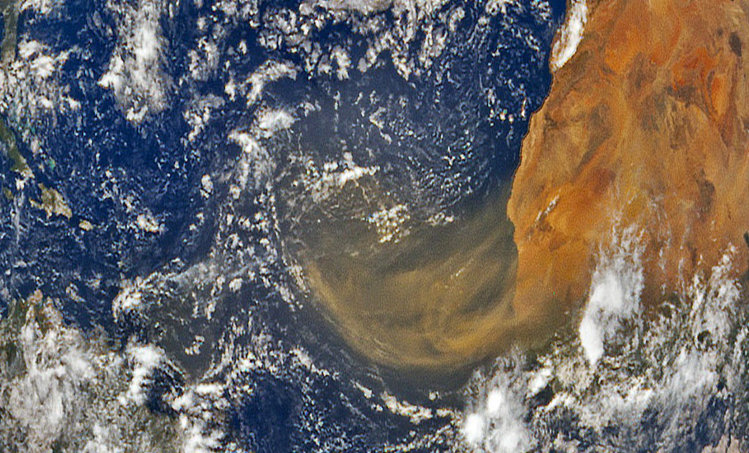 مصرع 8 أشخاص على الأقل جراء عاصفة تجتاح أوروبا