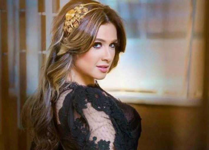 حقيقة أول فيديو لابنة الفنانة "ياسمين عبد العزيز"
