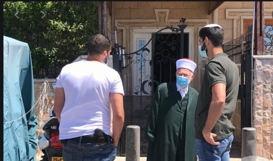 الاحتلال يداهم منزل الشيخ عكرمة صبري ويعتقل مقدسيين