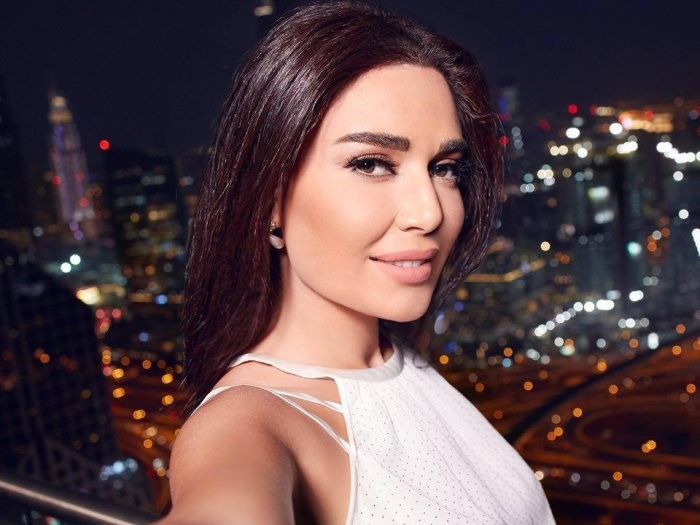 شاهدوا| "سيرين عبد النور": رافق من تحب حتى لو كان كتاباً