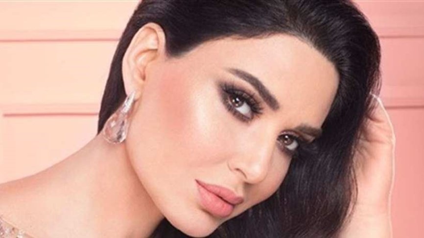 "سيرين عبد النور" حديث الجمهور بسبب جمالها بصور نادرة قبل 18 عاماً