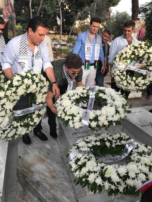 وضع أكاليل الزهور على ضريح الشهيد ياسر عرفات 