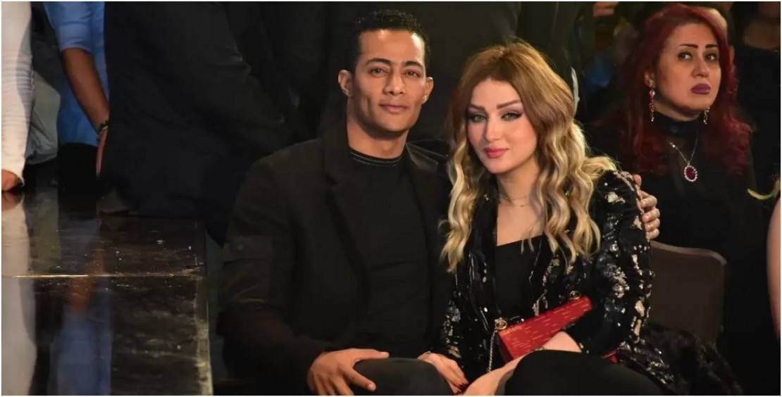 شاهدوا: زوجة النجم "محمد رمضان" تقبله في جو رومانسي