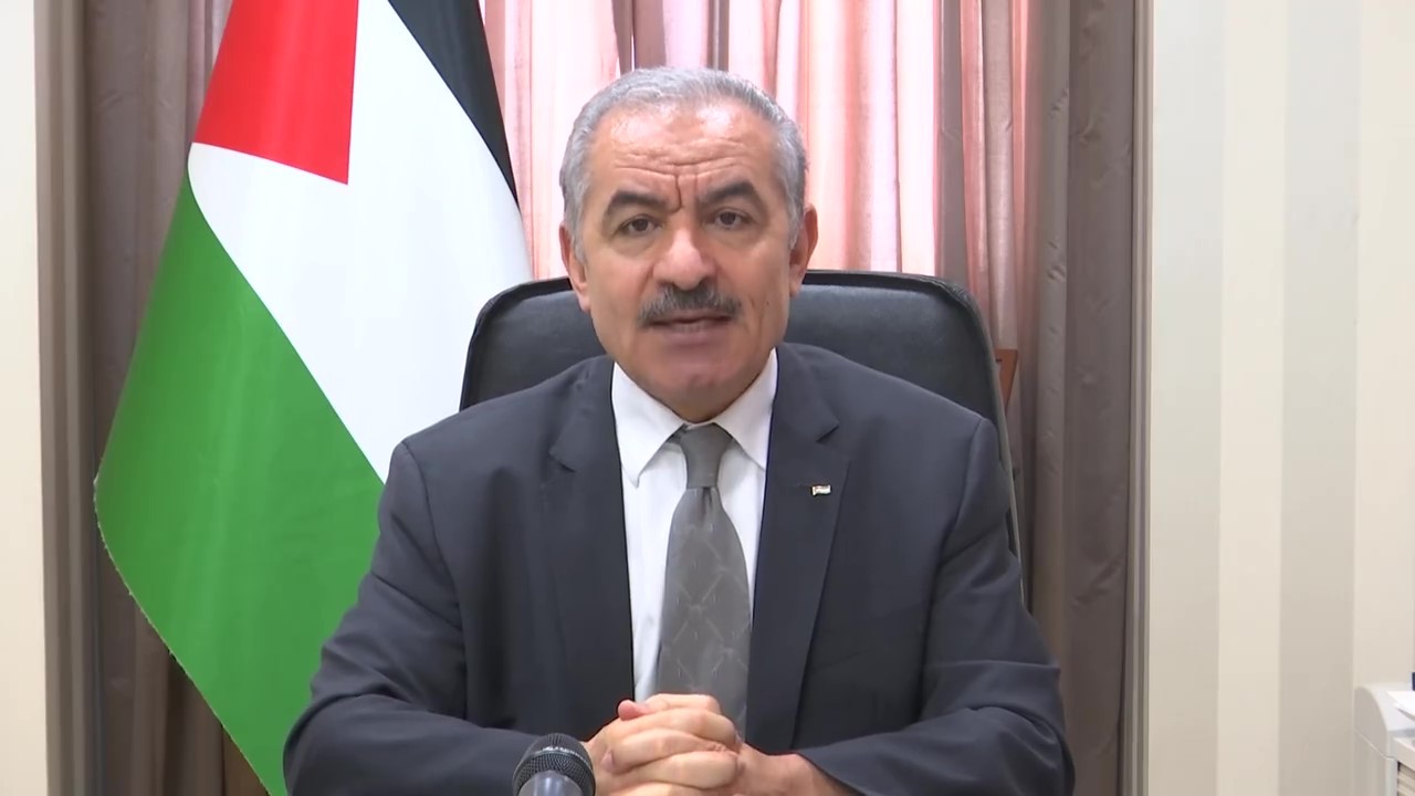 اشتية: العمال والعمل أول ضحايا فيروس "كورونا"