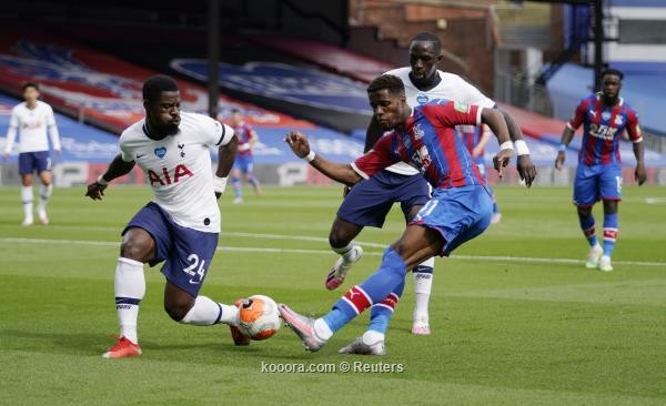 بالصور: توتنهام يتعادل مع كريستال ويحسم مقعده الأوروبي