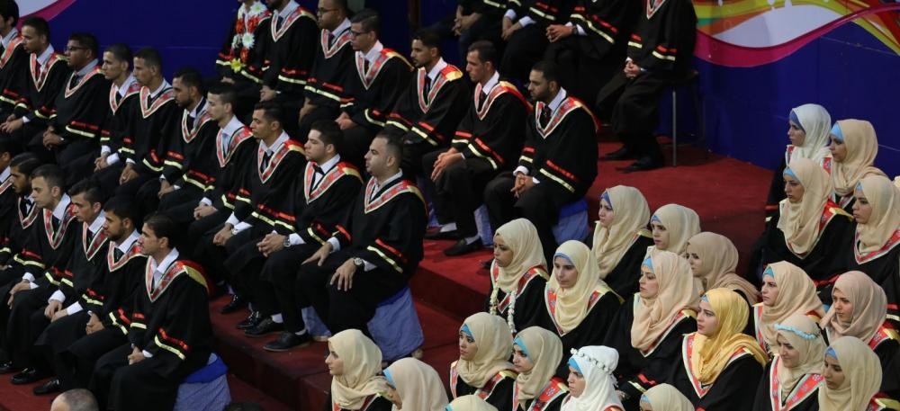 التربية والتعليم بغزة تكرم أوائل الطلبة في الثانوية العامة