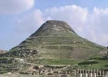 الاحتلال يغلق الطرق المؤدّية لجبل الفرديس شرق بيت لحم