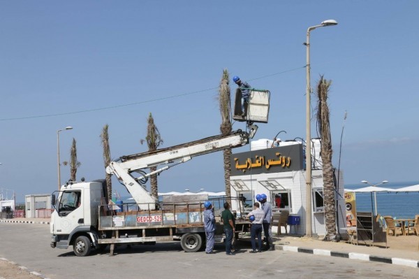 كهرباء غزة تنتهي من تمديد شبكات الكهرباء على شاطئ البحر