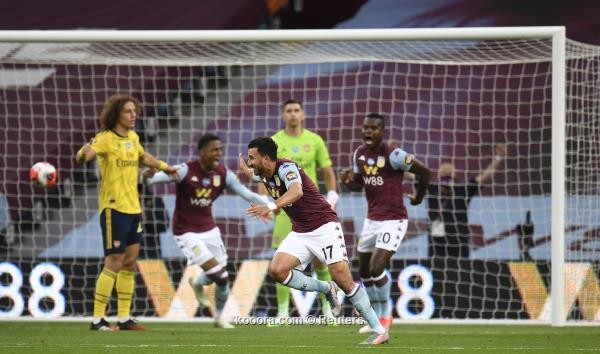 بالصور.. أستون فيلا يصعق آرسنال بصاروخ تريزيجيه