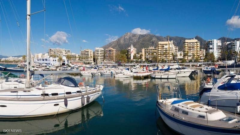 سقط "رجل" واحد من "الشرفة" فمات اثنان