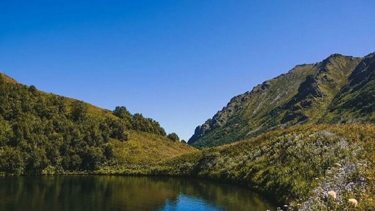 شاهدوا: اختفاء مفاجئ لبحيرة جبلية قرب منتجع سوتشي الروسي