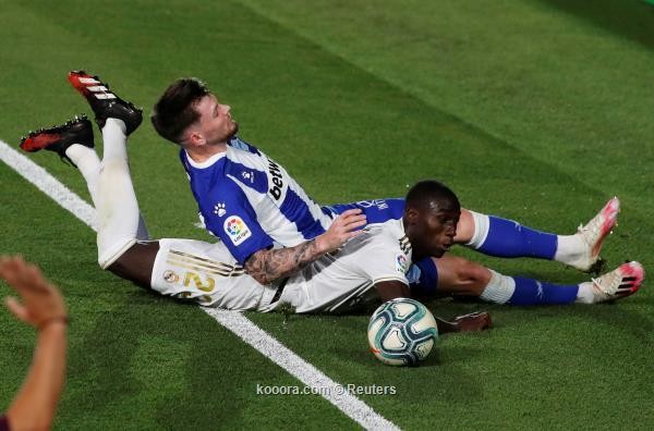 بالصور : خبير تحكيمي يحسم الجدل حول ركلة جزاء الريال أمام ألافيس