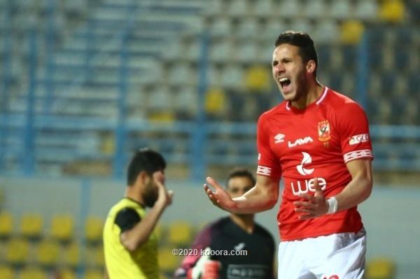 الأهلي يزيل صور رمضان من الاستاد