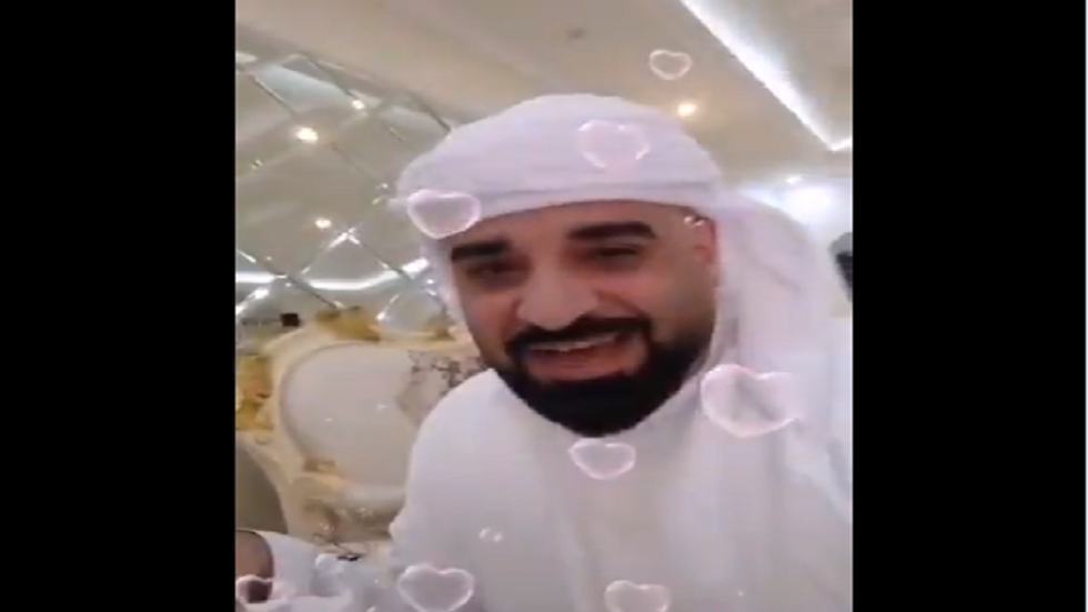 شاهدوا: افخاي ادرعي ينشر فيديو لإماراتيين يحتفلان بهدية وصلتهما من إسرائيل وسط موجة تعليقات غاضبة