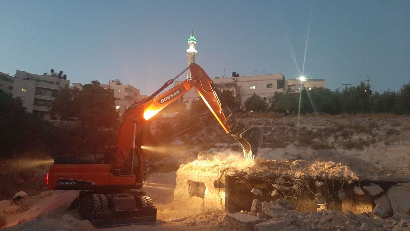 الاحتلال يهدم منزل الأسير يونس هيلان من قلقيلية