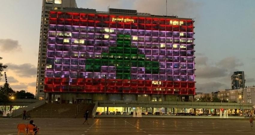 لبنانيون يرفضون إنارة علمهم على مبنى بلدية "إسرائيلية"