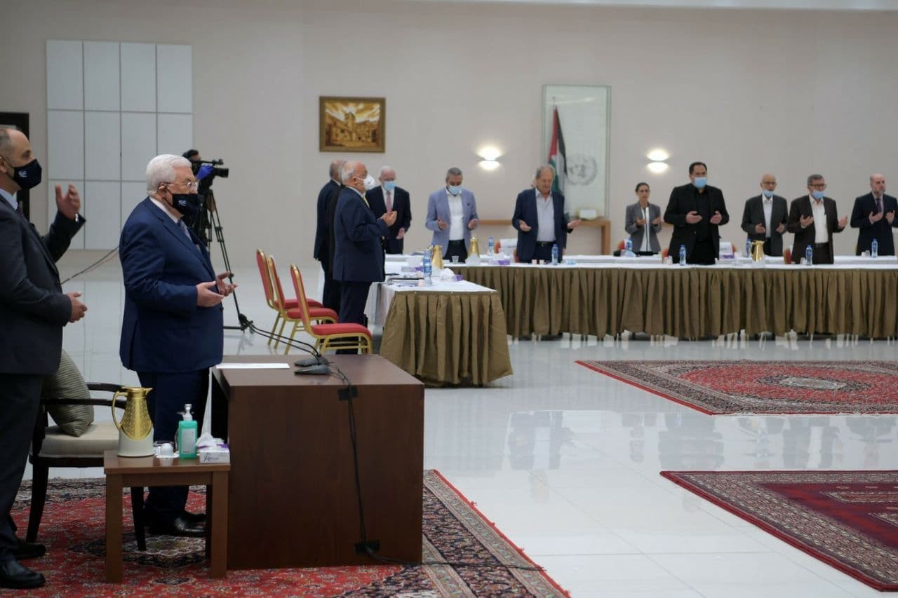 القيادة الفلسطينية تعقد اجتماعًا لها برئاسة الرئيس عباس