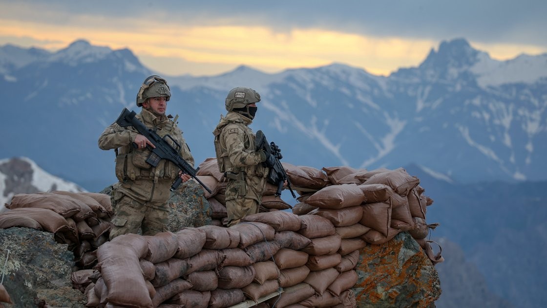 بالفيديو: دب يتسلل إلى قاعدة عسكرية تركية