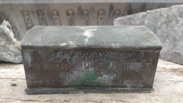 شاهدوا: العثور على قلب عمدة مدينة بلجيكية مخبأ في صندوق داخل نافورة