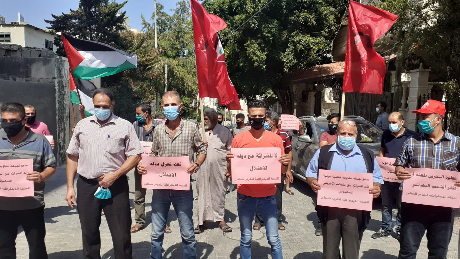 الديمقراطية تنظم مسيرة في غزة تنديدًا باتفاق البحرين والاحتلال