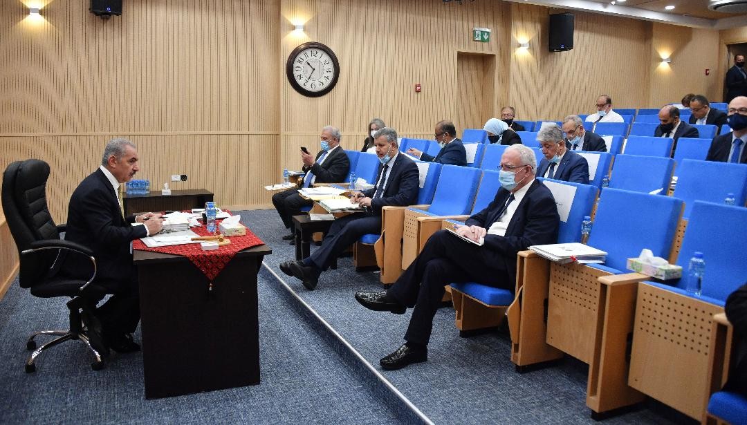 الحكومة تدعم جهود إنهاء الانقسام