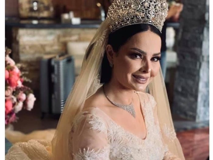 شاهدوا: بكاء والدة  الفنانة الأردنية "ديانا كرزون" في حفل زفافها
