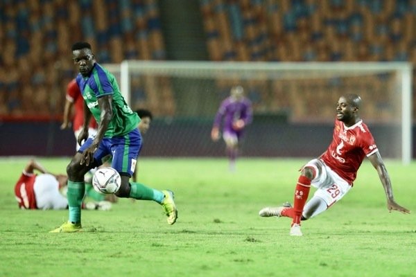 بالصور : المقاصة بعشرة لاعبين يتعادل سلبيا مع الاهلي