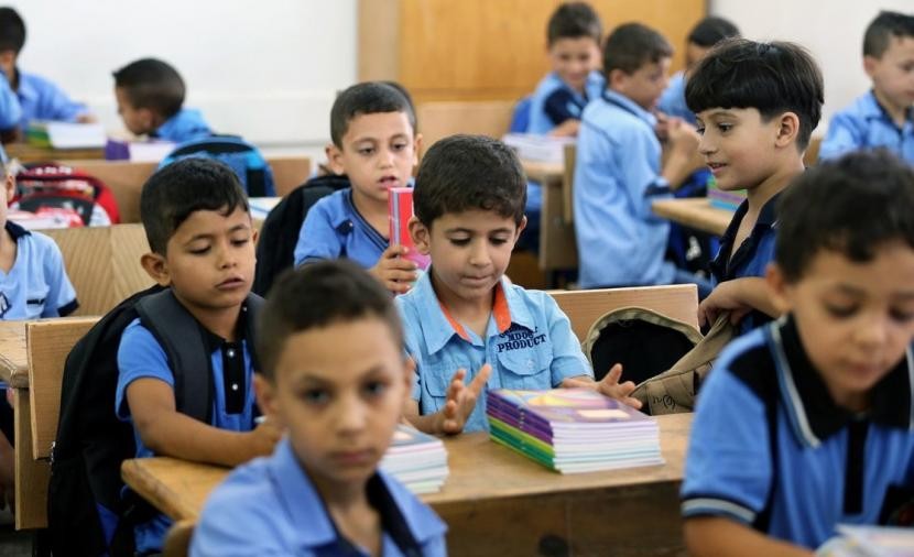"الأونروا" تُعلن تعديل التوقيت المدرسي للطلاب في المدارس