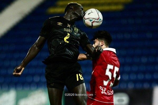 بالصور: أهلي الدقائق الأخيرة يلامس الدرع بصعق الحرس