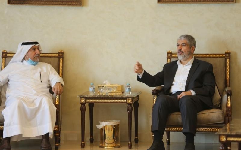 وفد من "حماس" يزور سفارة الكويت بالدوحة للتعزية بوفاة الأمير الصباح