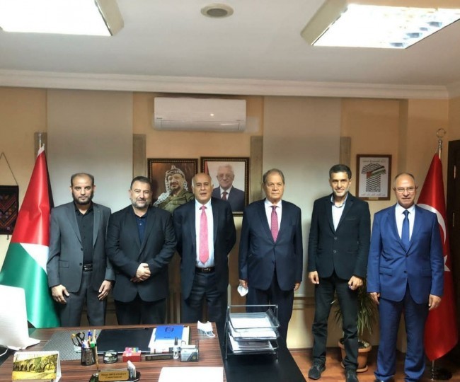 قناة عبرية تكشف تفاصيل عرض قطري لشراكة متساوية بين فتح وحماس