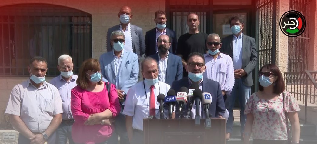 بالفيديو: 25 مؤسسة تُسلم الرئيس رسالة تُطالب بإجراء الانتخابات التشريعية والرئاسية