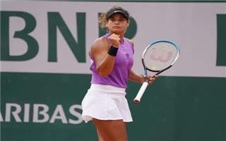 بالصور : ميار شريف.. ساحرة التنس التي أبهرت صلاح وصنعت المجد