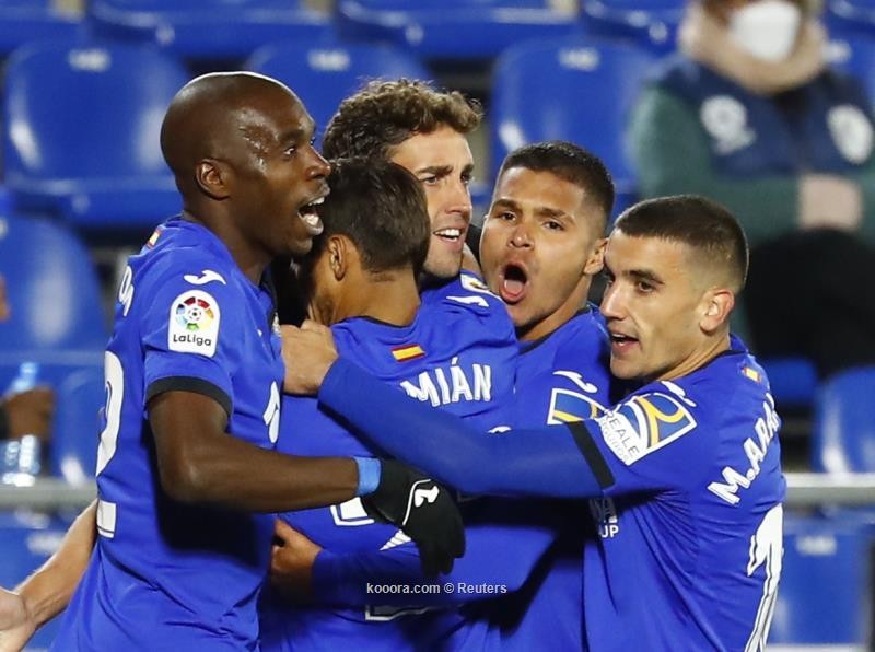 بالصور.. برشلونة يرفض هدية الريال ويسقط أمام خيتافي