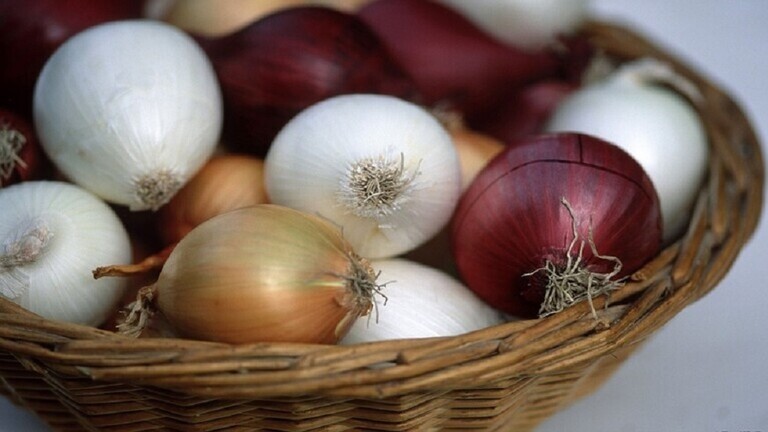 شاهدوا: خيال واسع.. "فيسبوك" يحجب إعلانات عن بصل لمنظره "الجنسي الصريح"