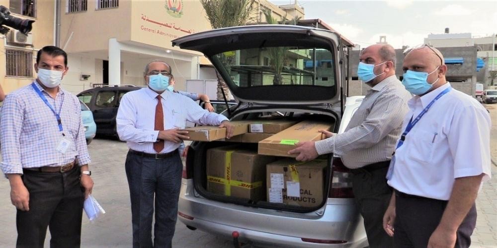 صحة غزة تتلقى أجهزة طبية لعلاج مرضى الجهاز التنفسي و"كورونا"