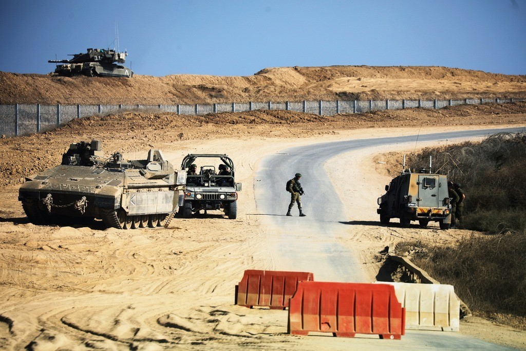 الاحتلال يواصل نصب السياج الفاصل مع قطاع غزة تحت وفوق الأرض