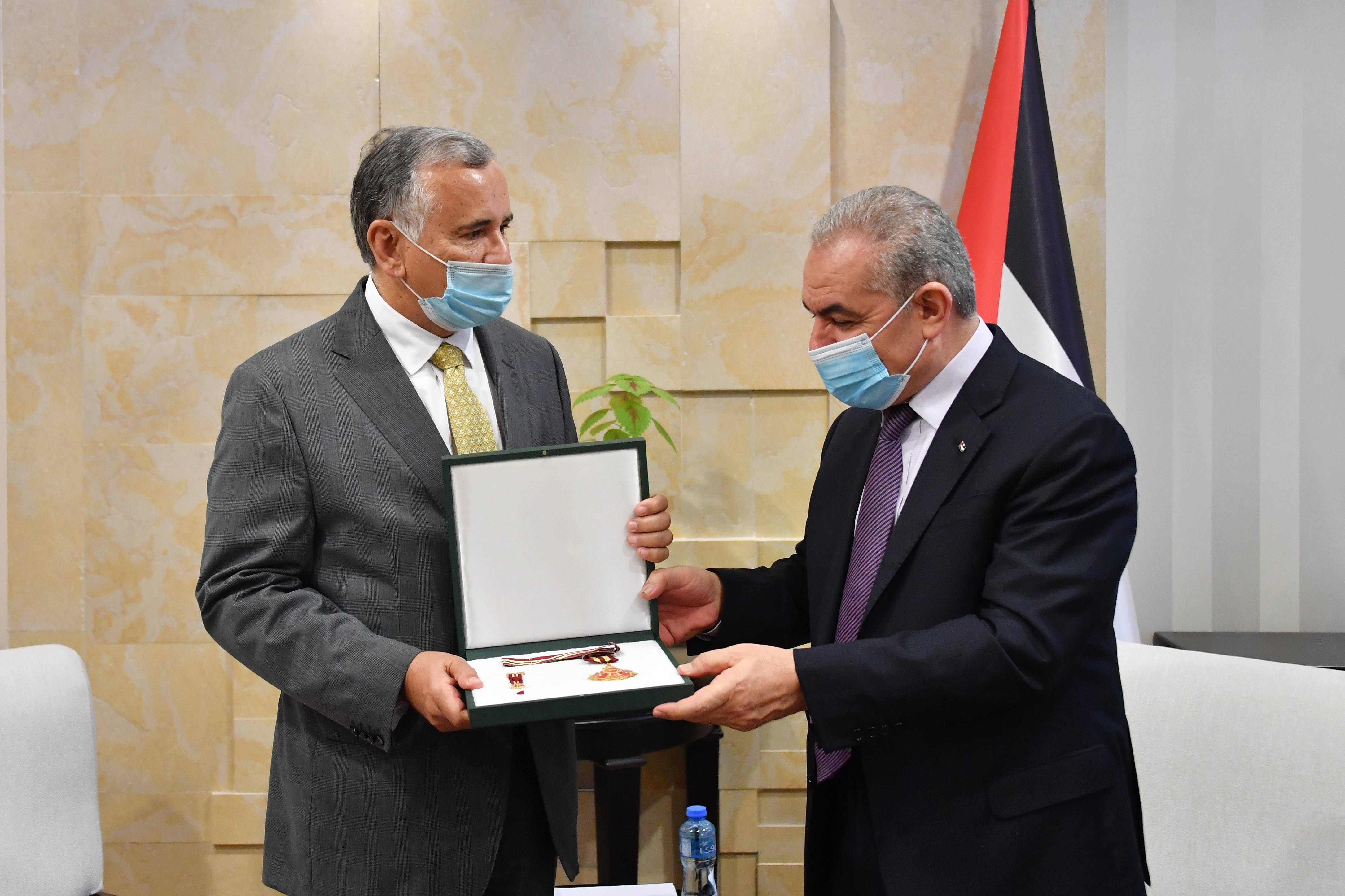 نيابة عن الرئيس عباس