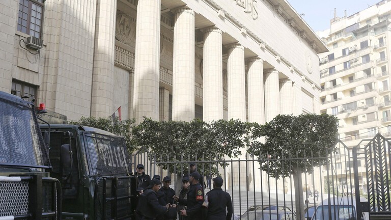 مصر: غلطة توقع "سيدة" متهمة بالاشتراك في عشرات "المقاطع الإباحية"