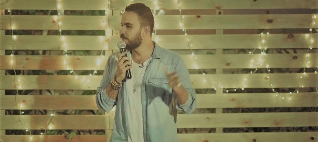 القصة الكاملة لأزمة الـ"استاند آب" محمد أشرف وإذاعة القرآن الكريم... كوميديا انتهت بتهديدات