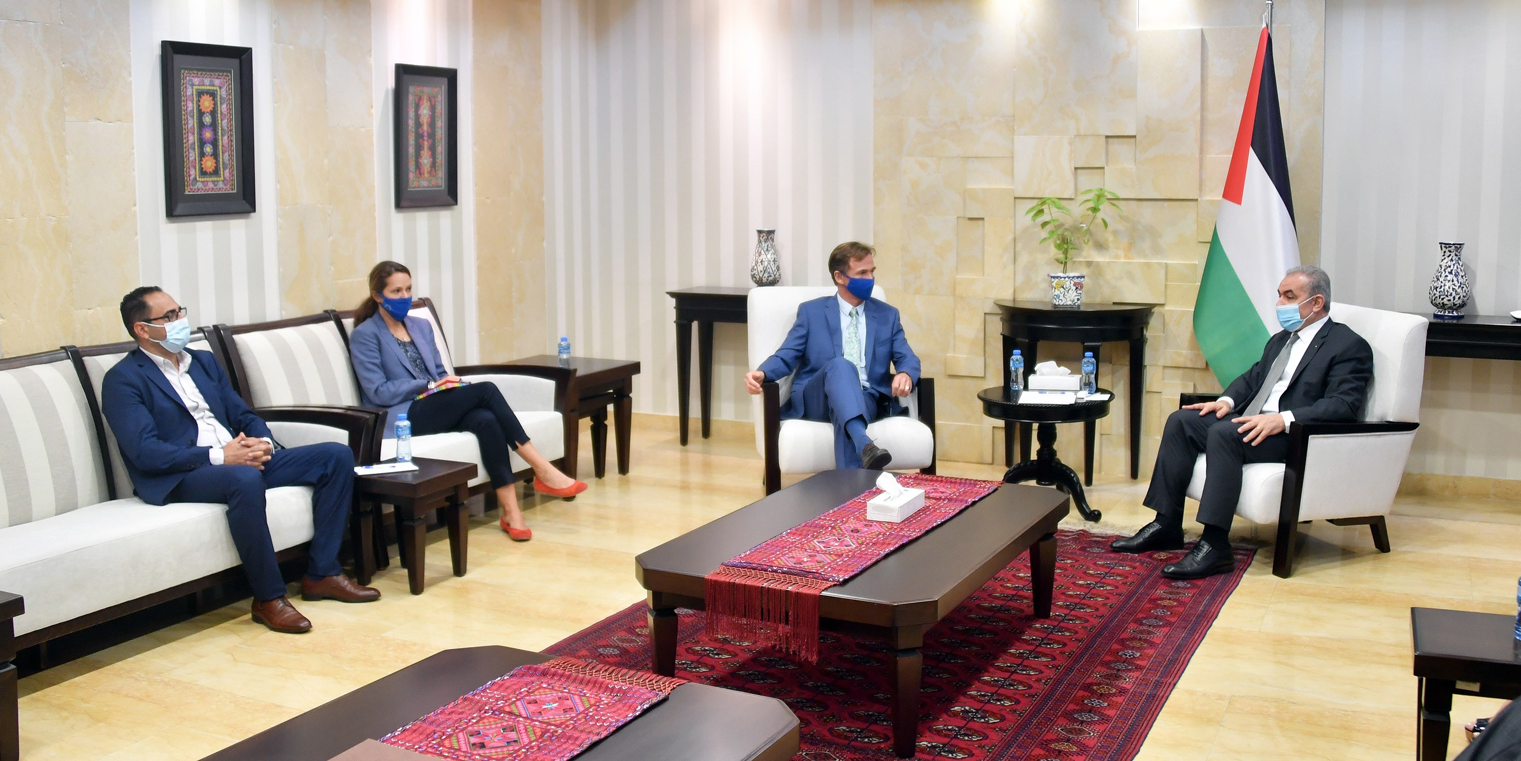 تفاصيل لقاء اشتية مع ممثل الاتحاد الأوروبي برام الله