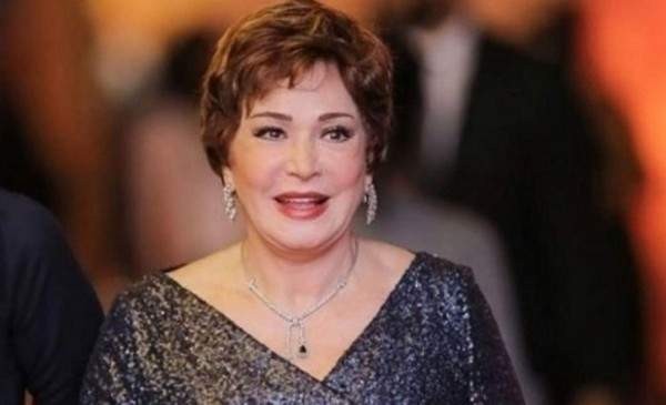 شاهدوا: الفنانة المصرية "لبلبة" تودع الصيف في جلسة تصوير جديدة