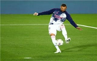 بنزيما: عائلتي نصحتني بالرحيل.. وهذا الوعد أبقاني