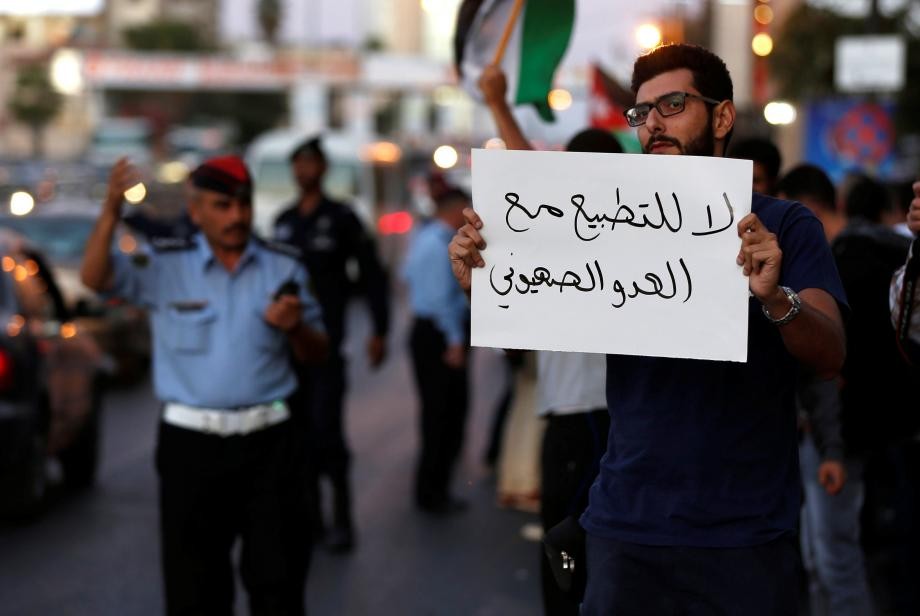 استطلاع رأي: 88% من العرب يرفضون التطبيع مع "إسرائيل"