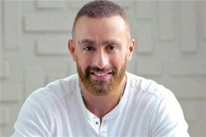 بالفيديو: تصرف غريب من "أحمد السقا " في افتتاح مهرجان الجونة