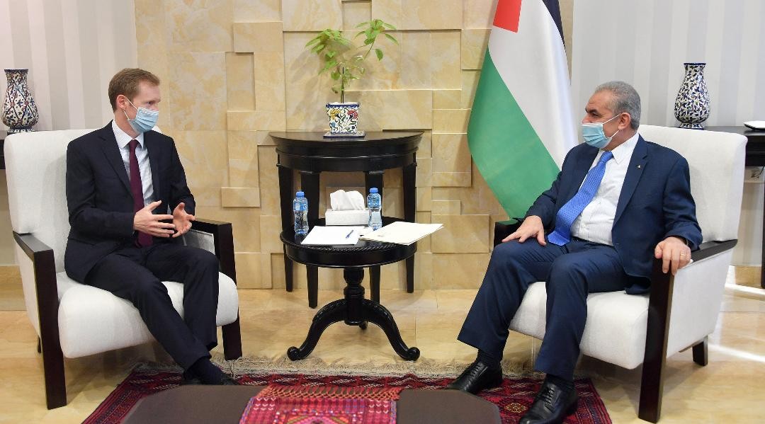 تفاصيل لقاء اشتية مع ممثل إيرلندا الجديد لدى فلسطين